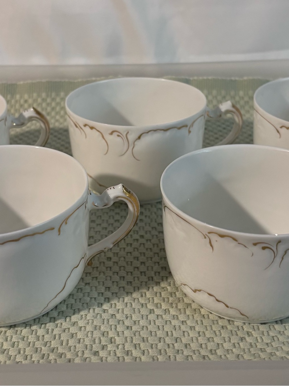 5-Haviland & Co. Limoges M+Co. L FRANCE Schleiger 421 Elegant Teacups Gold Trim